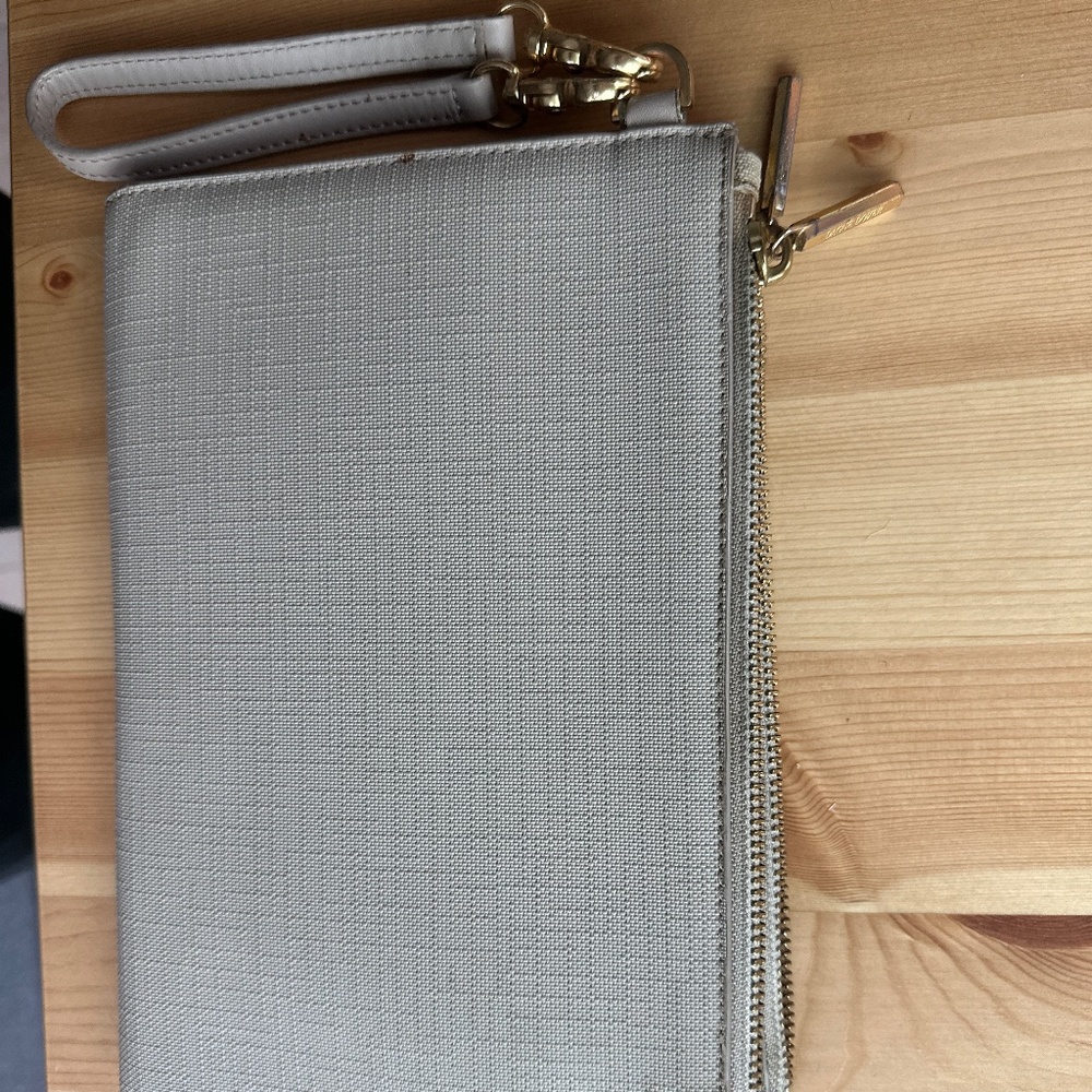 Essentials Clutch - wristlet